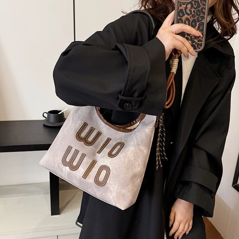 Universal retro capacious trend one-shoulder bag