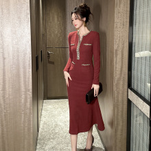 婚宴礼服裙2025秋装新款女装重工镶钻V领修身显瘦红色连衣裙65289