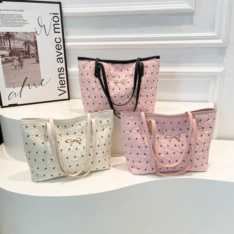 2025 nuevo temperamento fresco bolso de viaje de gran capacidad ligero lujoso sensación casual bolso de hombro brazaleta bolso de mujer
