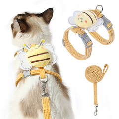 猫の牽引縄は外に出るのを防ぎます。