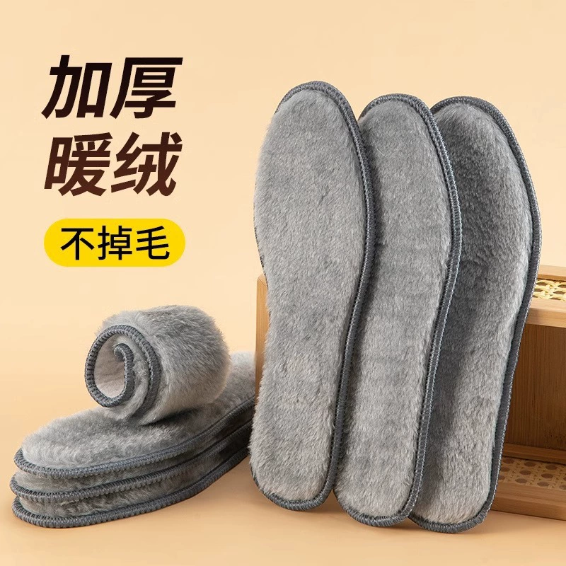 Стельки утолщены в зимнее время для сохранения тепла, дышащие, впитывающие пот, мягкие и комфортные, имитация шерсти, которые не замерзают ноги при длительном стоянии.