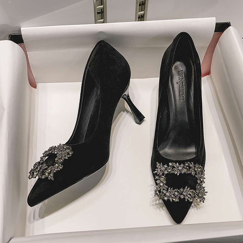 水钻方扣黑色高跟鞋女2025年新款细跟小众设计感不累脚尖头单鞋女