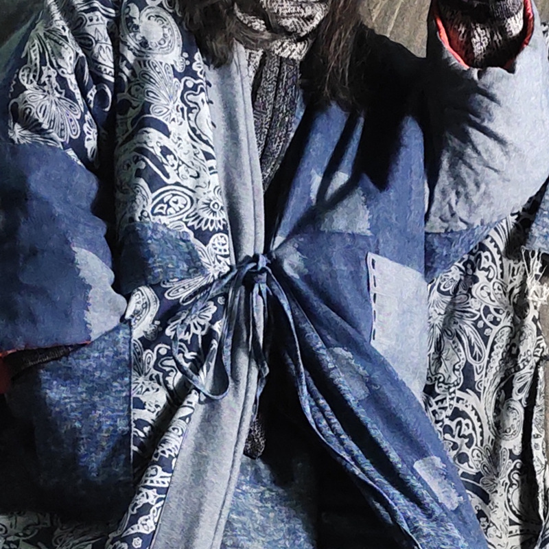 オリジナルの文芸復古気質秋冬スタイルの布を合わせてゆったりとした手の糸で個性的なカーディガンの綿の服を刺繍します。