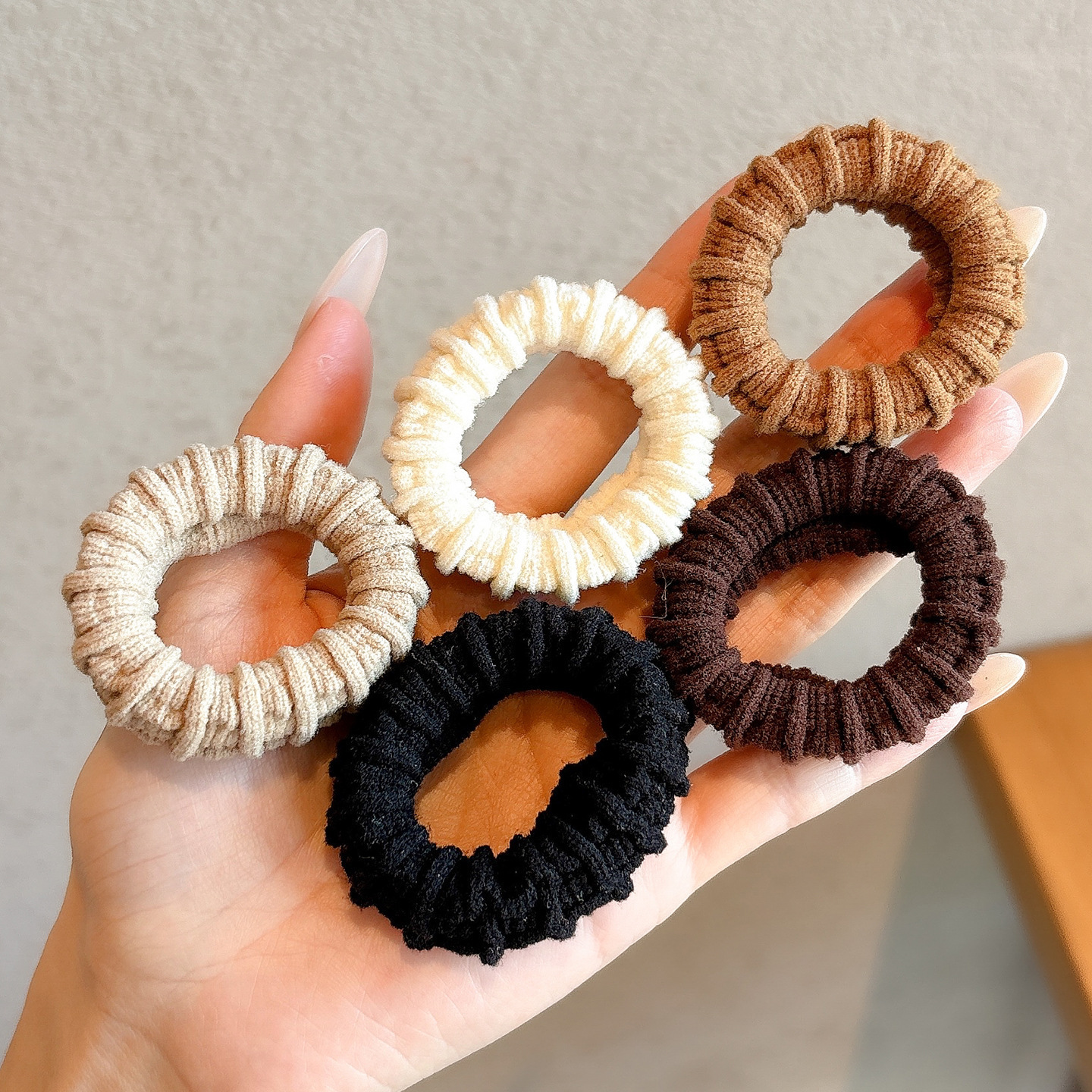 Coletero elástico sencillo de nuevo estilo 2026, banda para el pelo pequeña sin costuras para mujer, suave para el cabello, sujetador de cola de caballo.