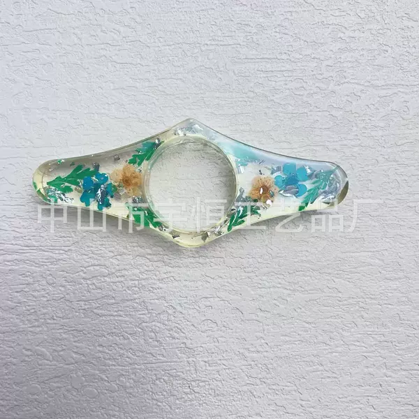 19 diamond shaped blue flowers