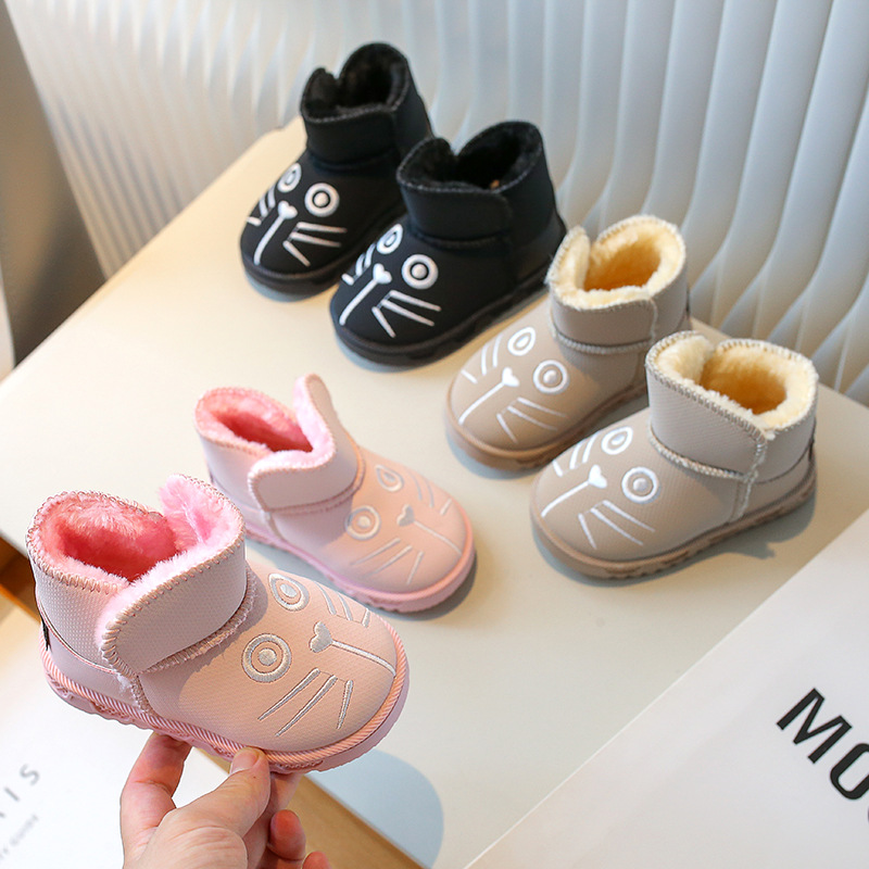 Grandes zapatos acolchados de algodón para niñas de invierno Nuevos dibujos animados lindos forrados de lana botas cortas para niños cálidos botas de nieve para niños de comercio exterior