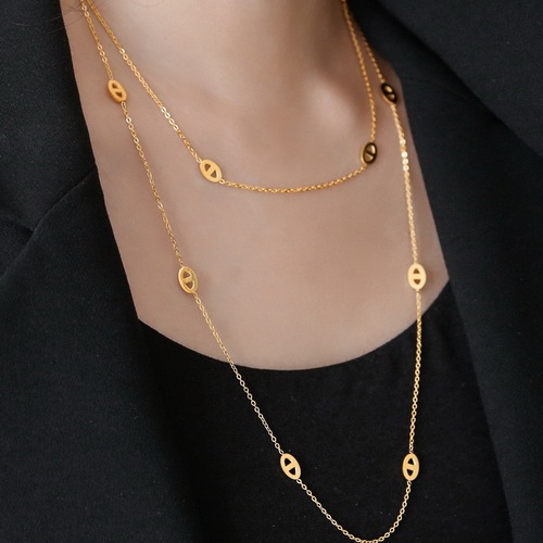 French retro 18K gold-plated niche luxury two-wear pig nose necklace long autumn and winter temperament titanium steel sweater chain