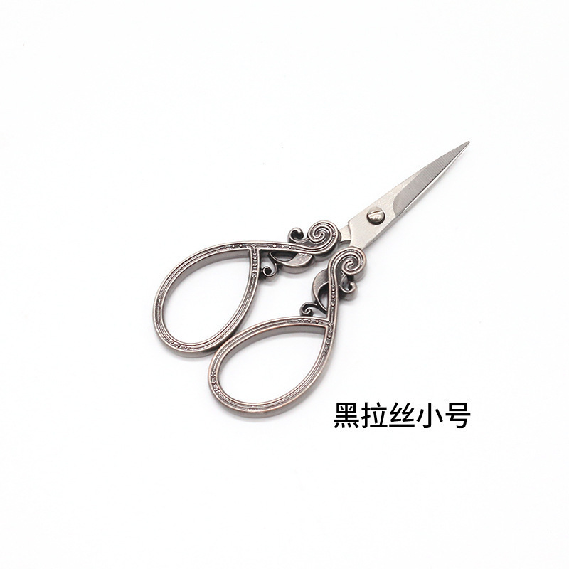 Gota de agua de amor Tijeras pequeñas hechas a mano clásicas europeas Tijeras de corte pequeñas grandes de estilo europeo Spot al por mayor