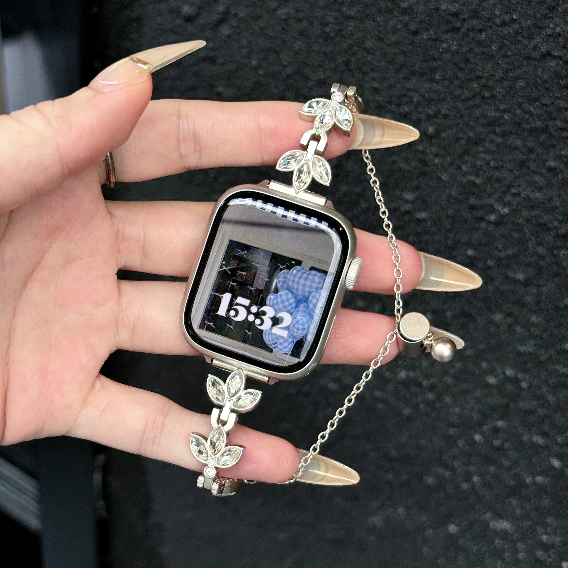 Suitable for applewatchS10 Apple Watch with iwatch987 Generation SE Three Leaf Diamond Metal Bracelet for Women