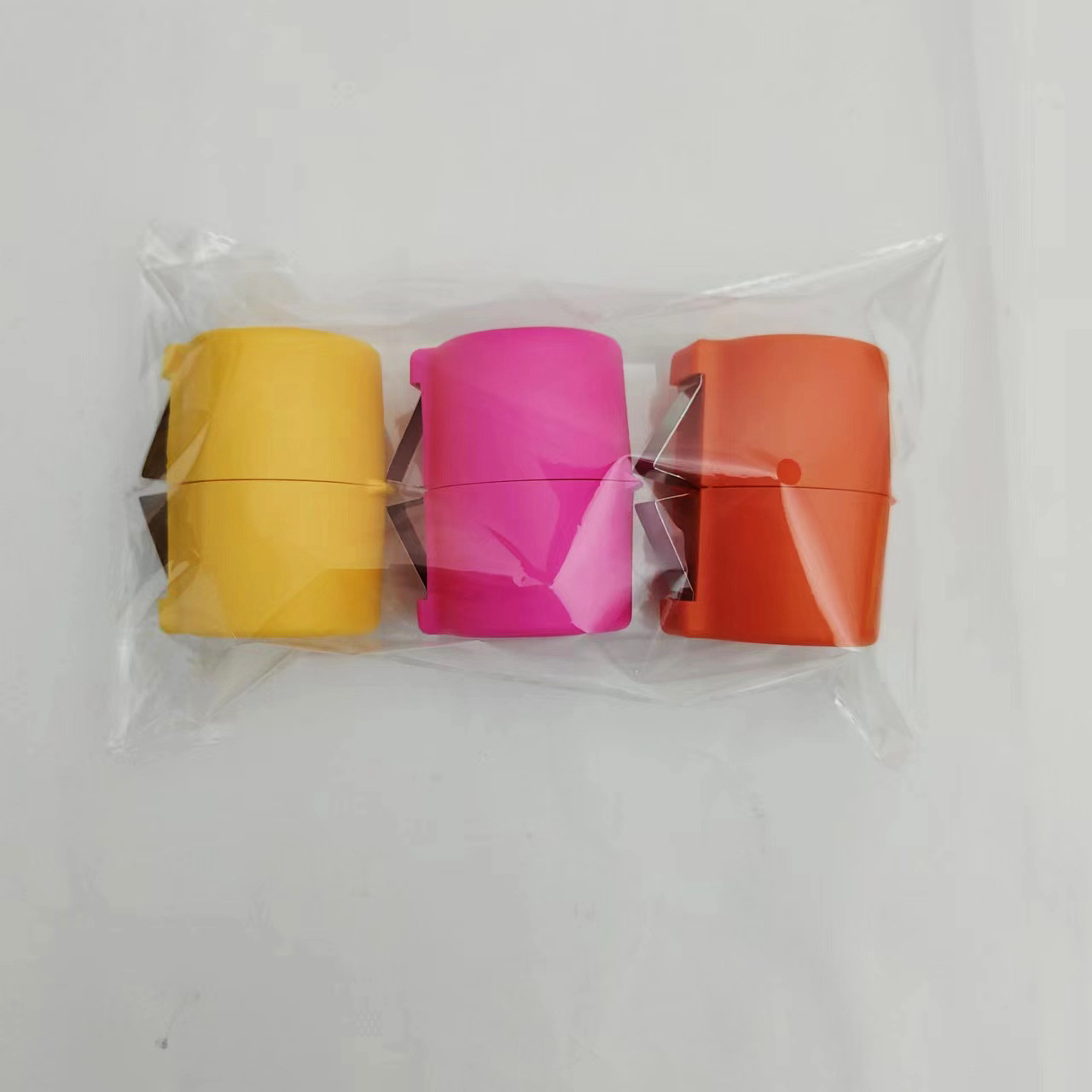 혼합 색상의 가방 3개