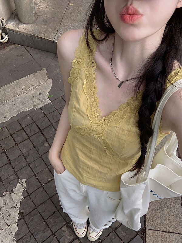 Unique and Beautiful Lace Patchwork V-Neck Camisole for Women, Summer Outerwear, Thin Style, Niche Design, Sleeveless Top