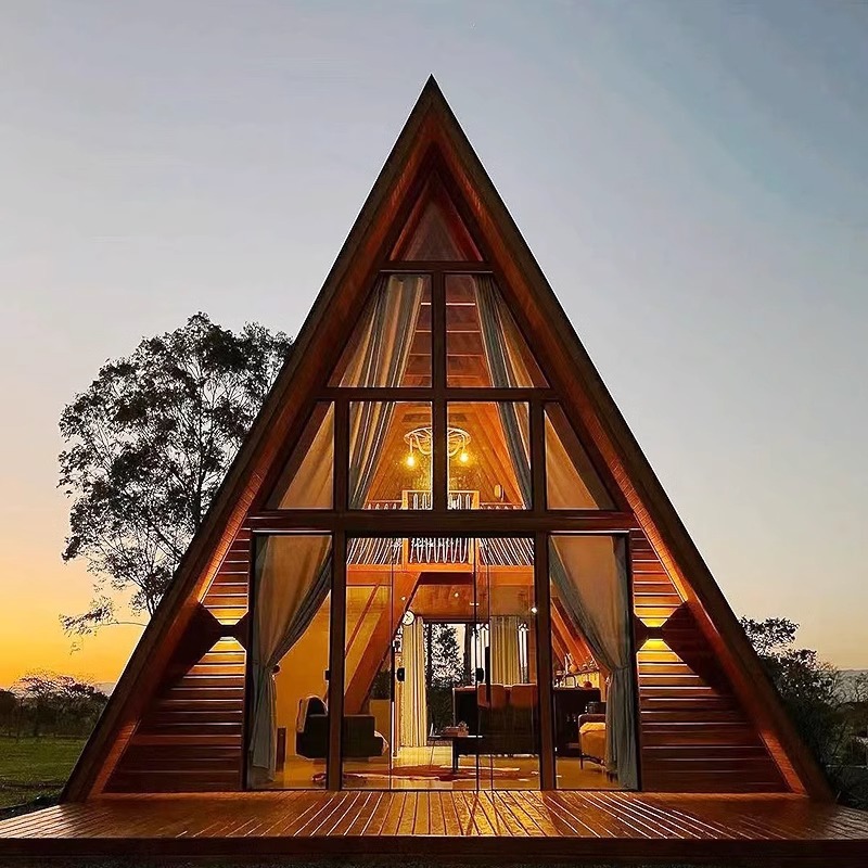 Casa de madera de celebridades de Internet Casa de madera triangular Camping al aire libre Casa de familia Paisaje Combinación Casa de madera Casa de campo Casa de madera anticorrosiva