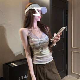 蕾丝拼接设计假两件吊带背心女2026夏季新款修身辣妹条纹无袖上衣