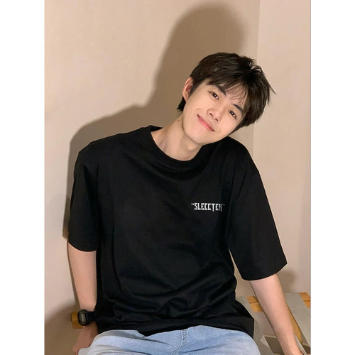 INS Short-Sleeve T-Shirt for Guys, Hong Kong-Style Printed Crew Neck Tee—Simple, Versatile, and Trendy Brand-Label 3/4-Length Top