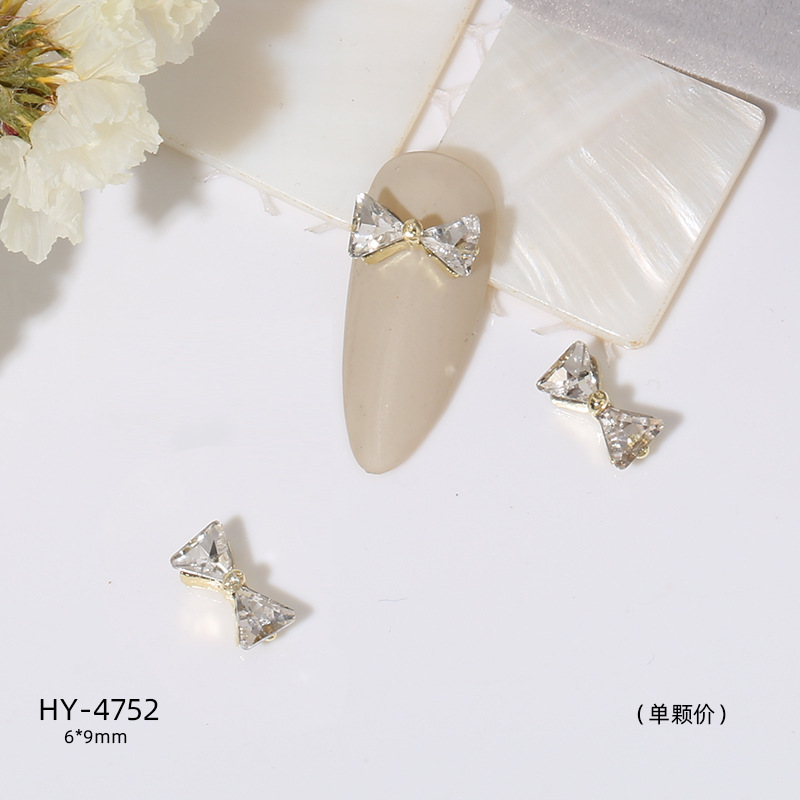 Nueva Luz de lujo joyería de uñas ins estilo flash diamante amor en forma de corazón imitación de circón de uñas de aleación de uñas decoración de la joyería DIY