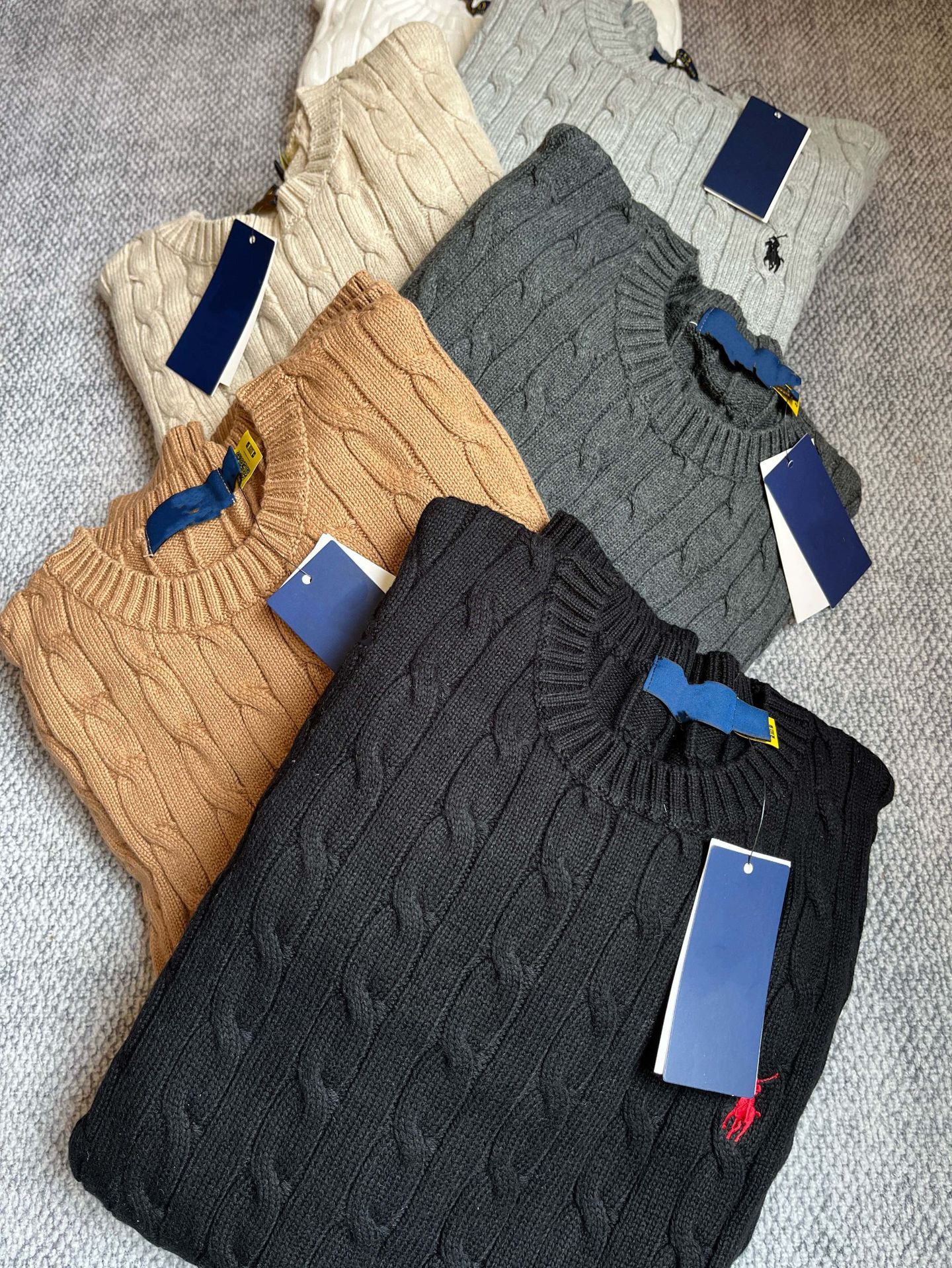 高品質の古典的な戦馬刺繍綿線麻花丸襟長袖プルオーバーニットセーター男性ニット