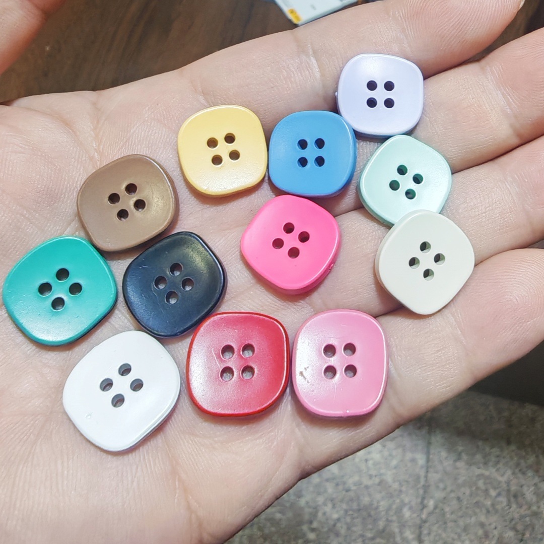 异形四眼彩色纽扣儿童针织衬衫风衣毛衣外套装饰扣子diy手工钮扣