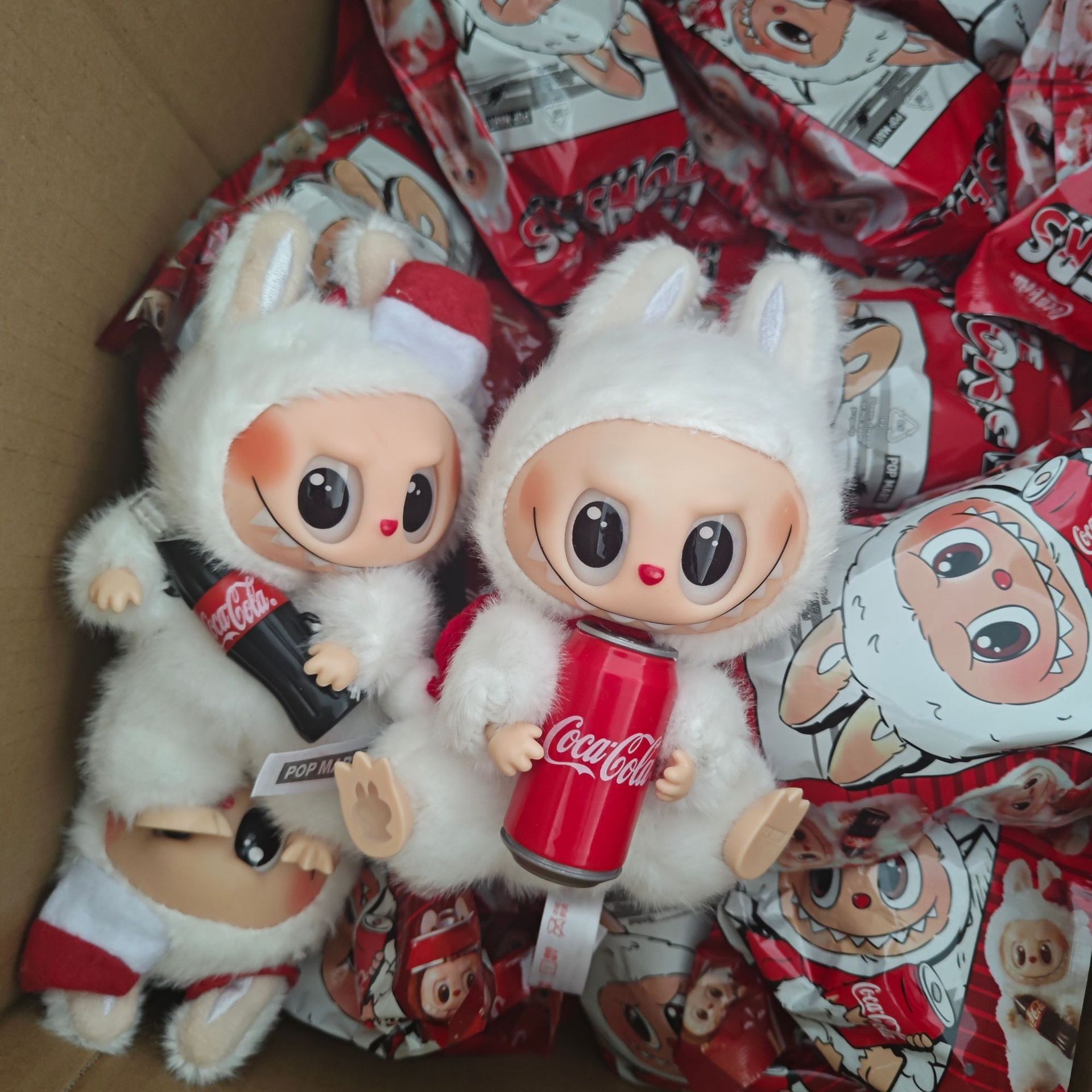Fuente de fabricantes de ropa de cola muñeca de peluche factor feliz sorpresa especial colgante de tela de cocina limitada juegos de moda image 1