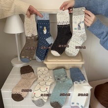 IOULOR圣诞节麋鹿撞色中筒袜秋冬款软糯保暖羊毛袜加厚无骨袜子女