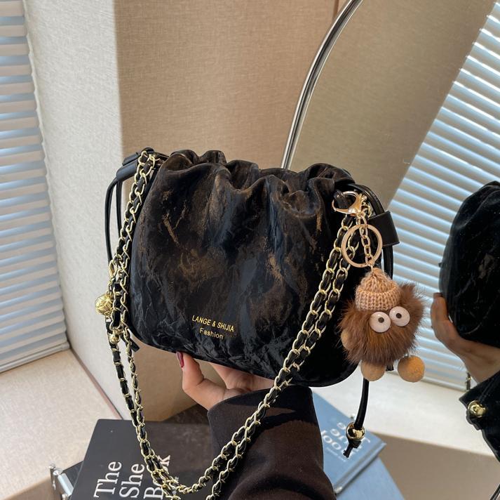 Bolsa de cordón de cadena de sentido de alta calidad para mujer 2025 nuevo bolso de hombro popular de todo fósforo bolso de cubo de textura de nicho de moda
