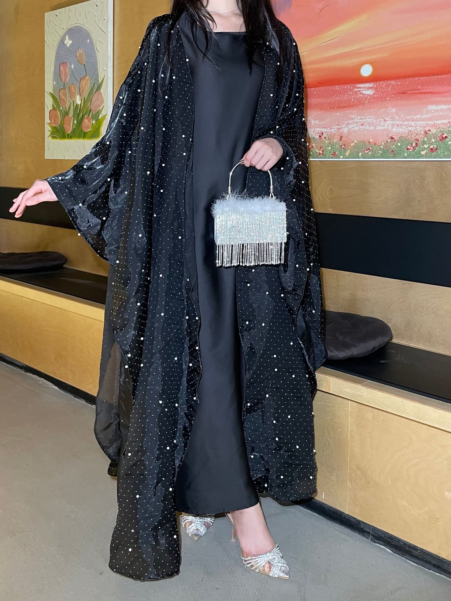 Ensemble abaya Dubaï – Manches longues, ouvert sur le devant, détails perlés (noir, S-L) | Tenue deux pièces de luxe et modeste_voghion.com