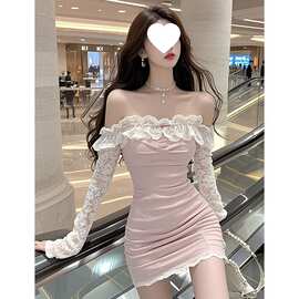 法式粉白撞色一字肩蕾丝拼接连衣裙女甜妹性感性感轻奢包臀裙