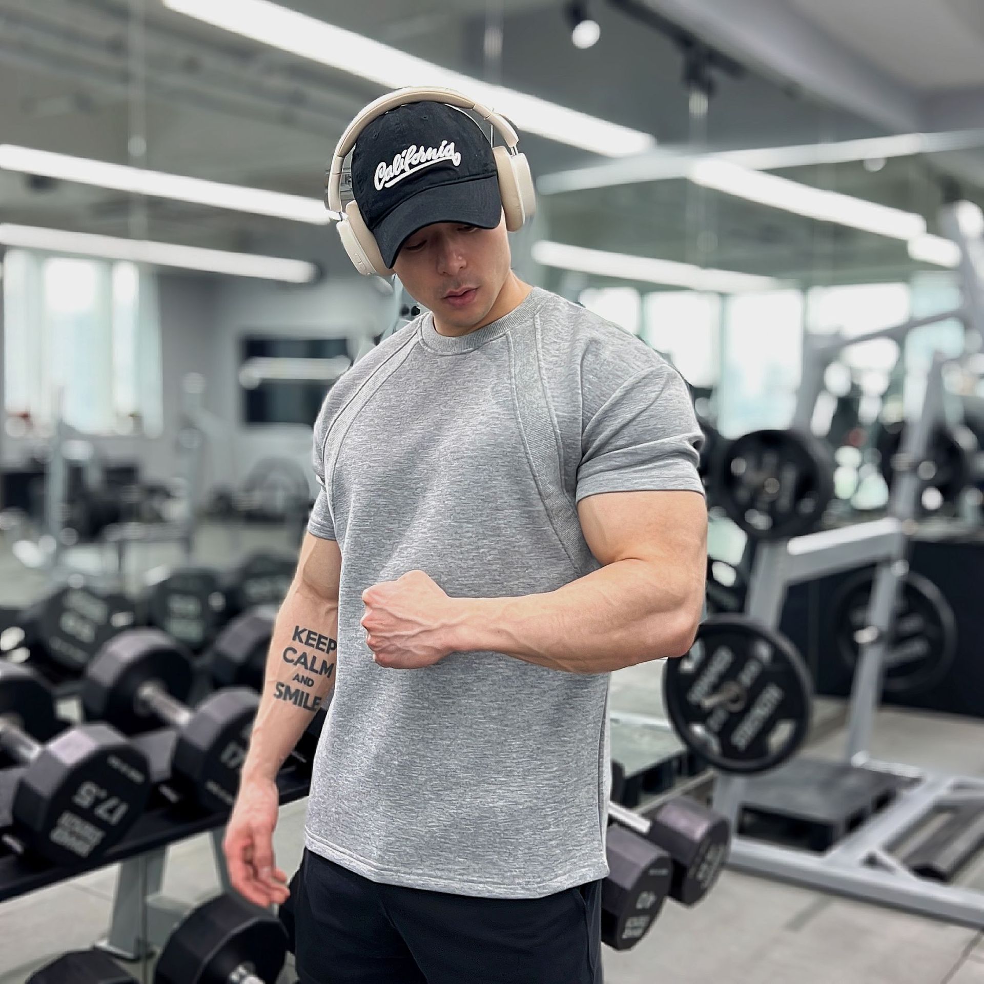 High quality Autumn men long sleeved T-shirt Fashion sport Round Collar fitness running mesh Breathability Training t-shirt men