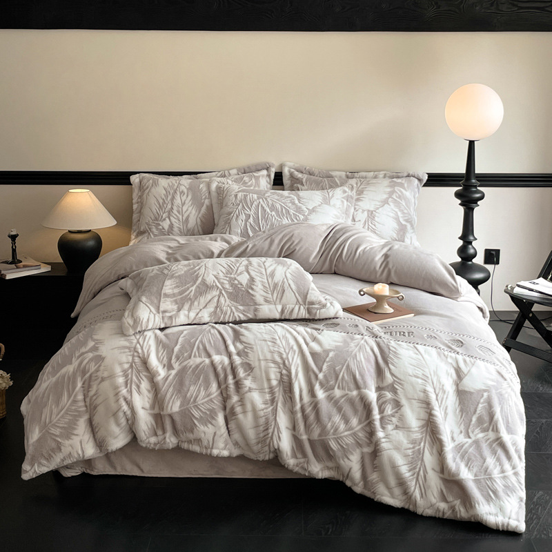 軽くて豪華なウサギのぬいぐるみのベッドの上の4つのセットの冬の保温の牛乳の絨毛のシーツの布団の両面のフランジサンゴの絨毛のベッドの用品