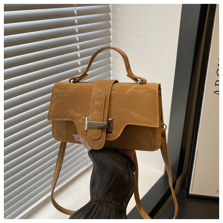 2024 New style women's trendy, fashionable and high-quality single-shoulder handbag, autumn commuting crossbody small square bag undefined