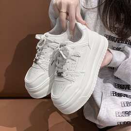 厚底通勤小白鞋女2025新款韩版百搭松糕底面包鞋增高运动休闲板鞋