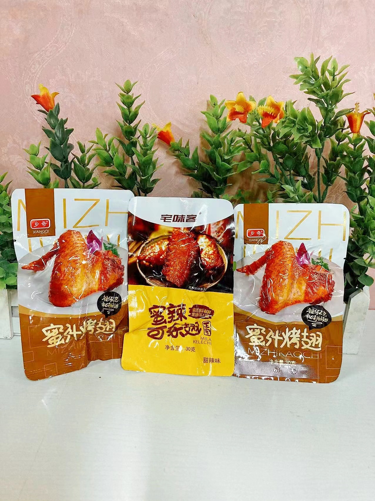 Xiangqi honey juice grilled wings 30 grams of housekee, honey hot cola wing net red relief, loquat snacks sweet hot duck wings