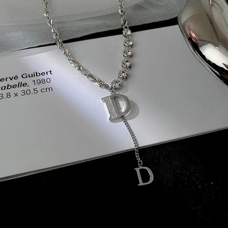 Halskæde med bogstavet d i titaniumstål til damer moderne stil_voghion.com