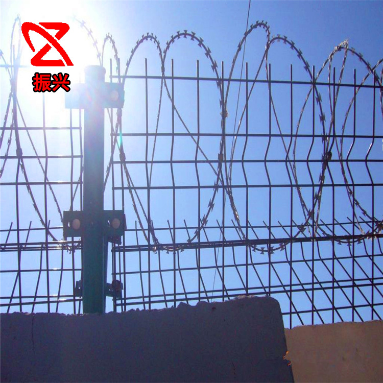 监狱护栏网 Y型柱刀片刺围栏网军事边防看守所隔离网墙防攀爬围界