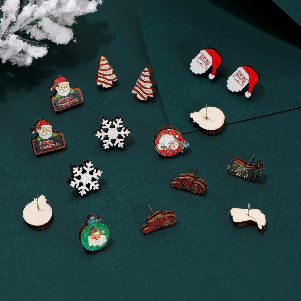 15g Weight 1 Pair Christmas Cute Christmas Hat Santa Claus Snowflake Wood Ear Studs