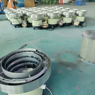 接线端子振动盘自动送料五金塑胶机械自动组装代替人工来料加工定
