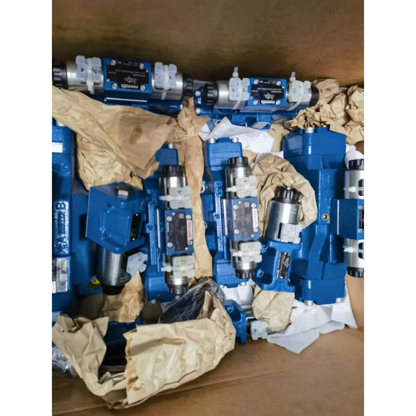 德国力士乐REXROTH电磁阀4WE10J50/HG24N9K4/M