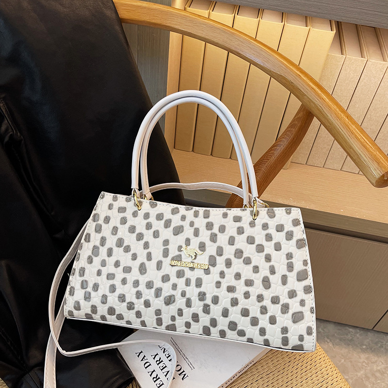 Bolso de gran capacidad 2023 nuevo bolso de mensajero de un solo hombro de moda bolso de patrón de piedra de superficie brillante simple bolso de textura