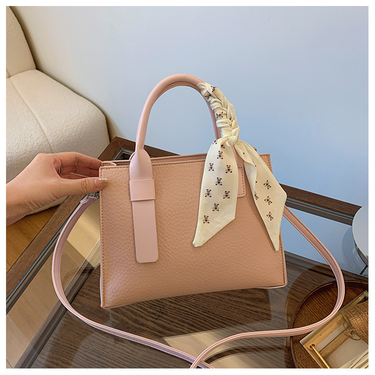 Women's Medium Pu Leather Solid Color Basic Vintage Style Zipper Crossbody Bag display picture 82