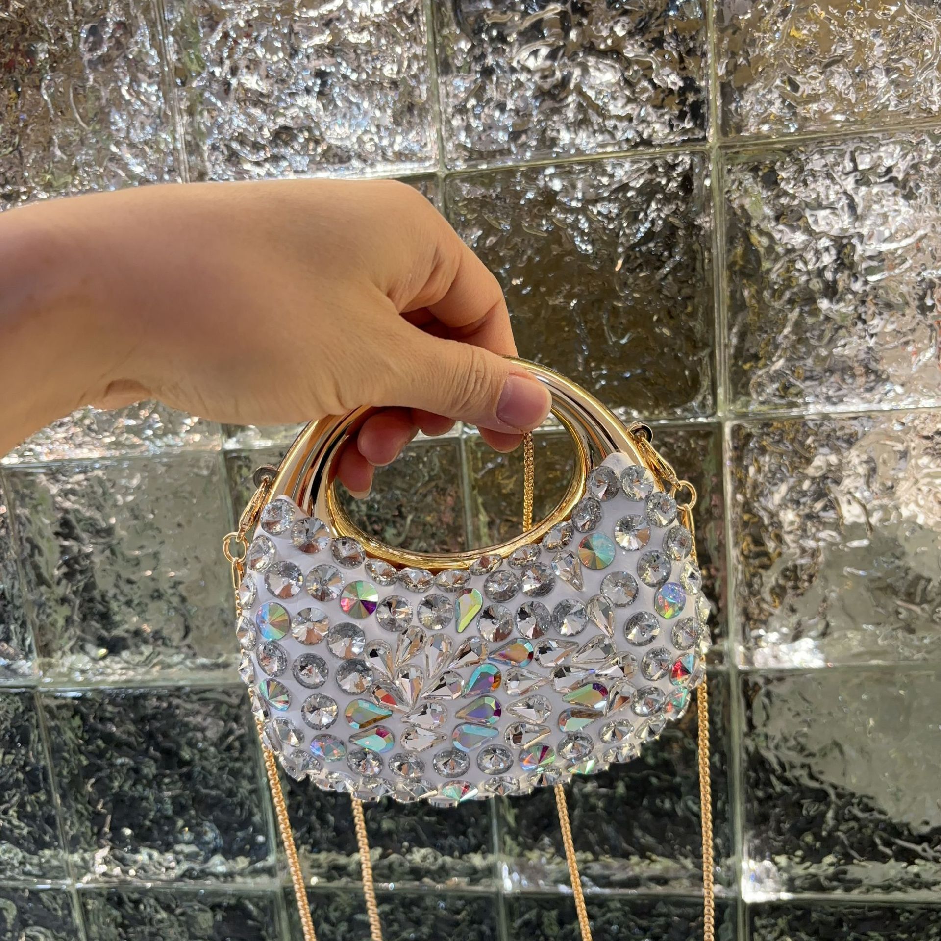 2025新型ファッション女性ハンドバッグ夏百合バッグ対外貿易アクリルドリル付き宴会バッグハンドバッグ