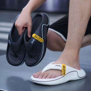 Slippers for Men 2025 New Summer Outer Wear Non-Slip Thick-Soled Beach Flip-Flops Lightweight Trendy Outdoor Flip-Flops