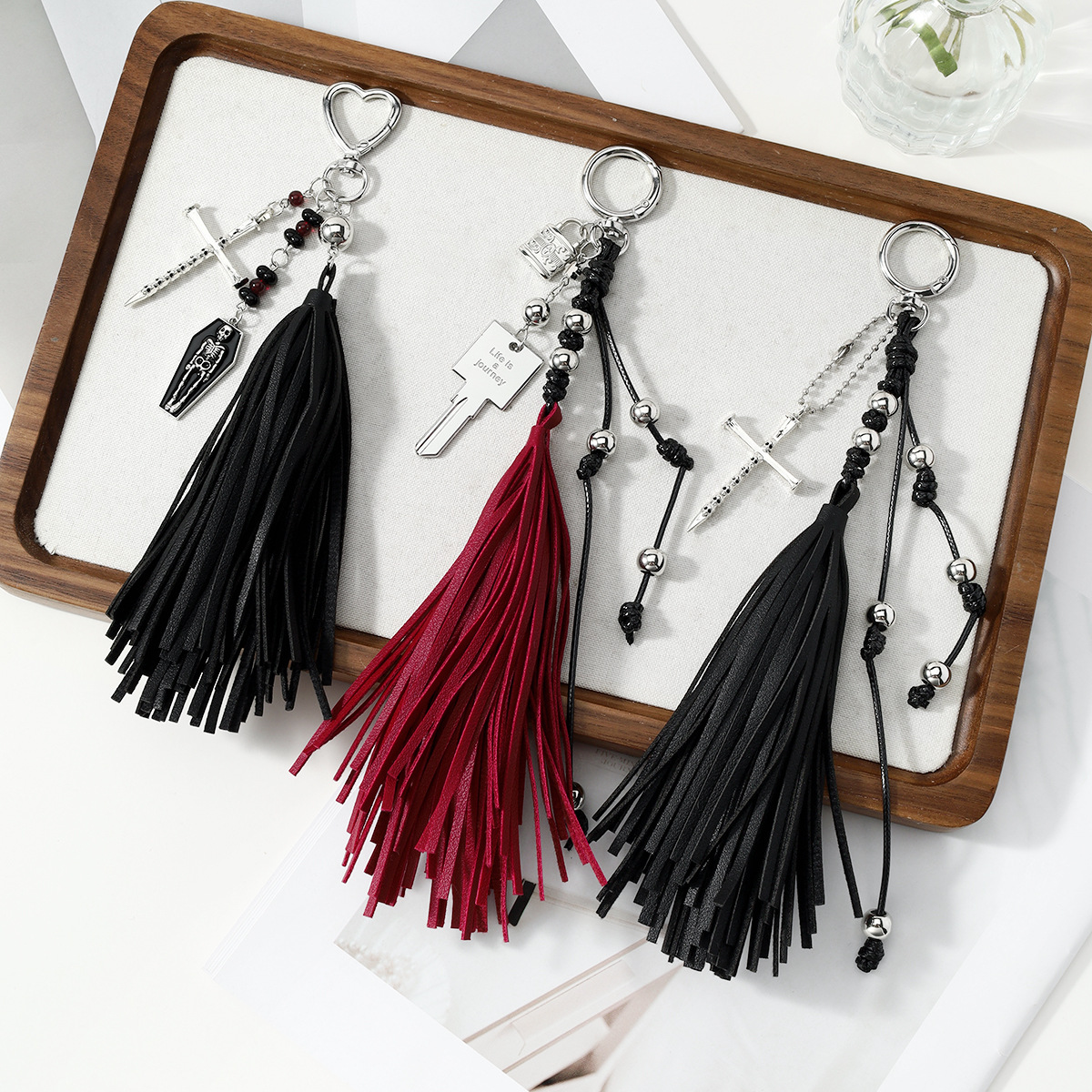 y2k punk oscuro viento multicolor cuero bordilla ataúd esqueleto cruz cuentas DIY llavero bolso colgante
