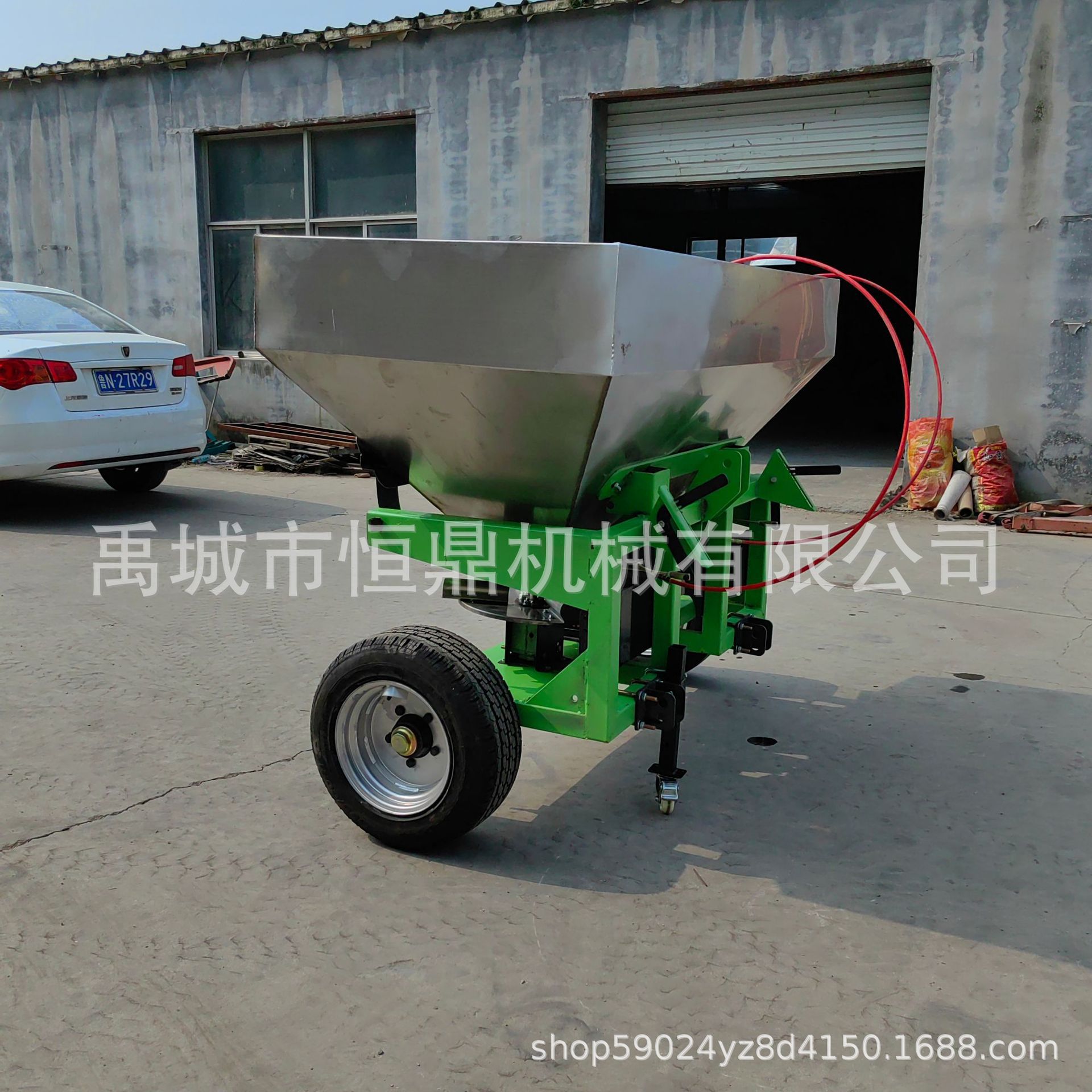 带地轮的双圆盘撒肥机 拖拉机拖拉式不锈钢斗扬肥机 颗粒肥撒肥机