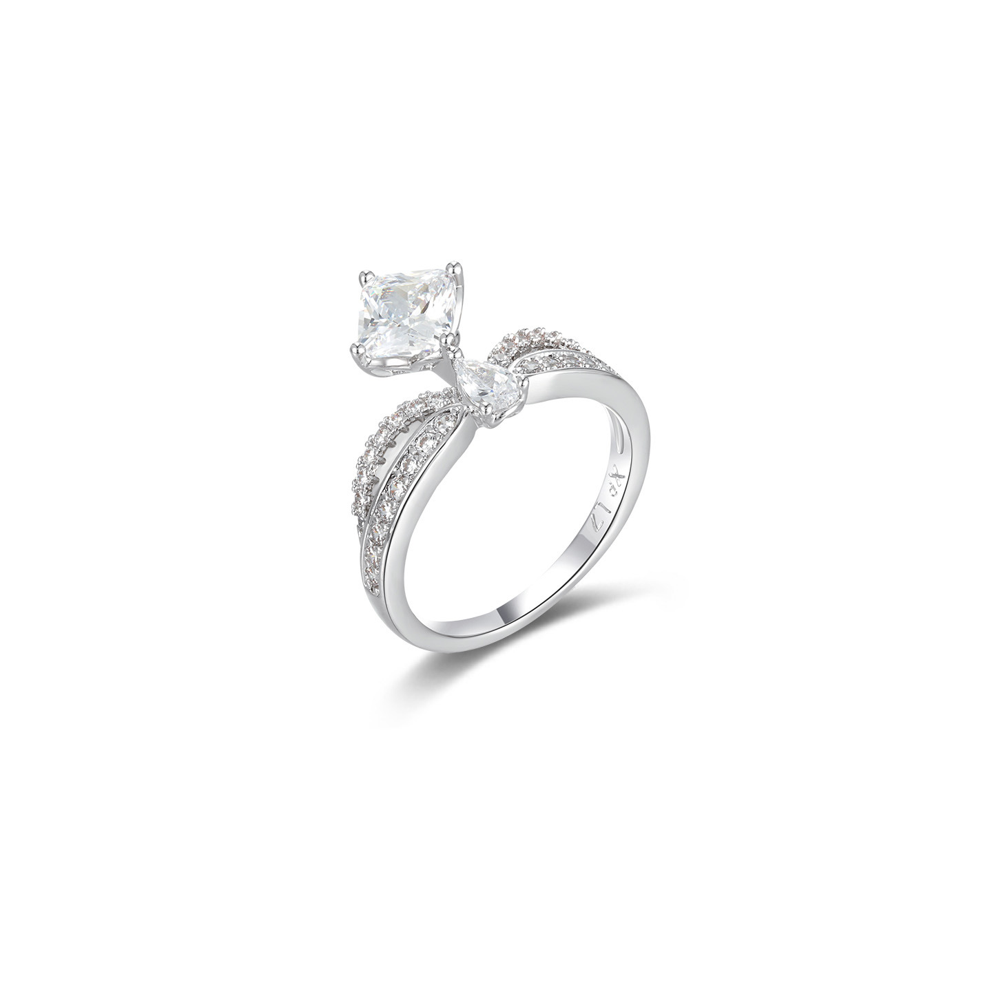 Xuping estilo ligero de lujo anillo de corona de azúcar nicho incrustado de zircon temperamento elegante anillo de compromiso de aleación de cobre mujer