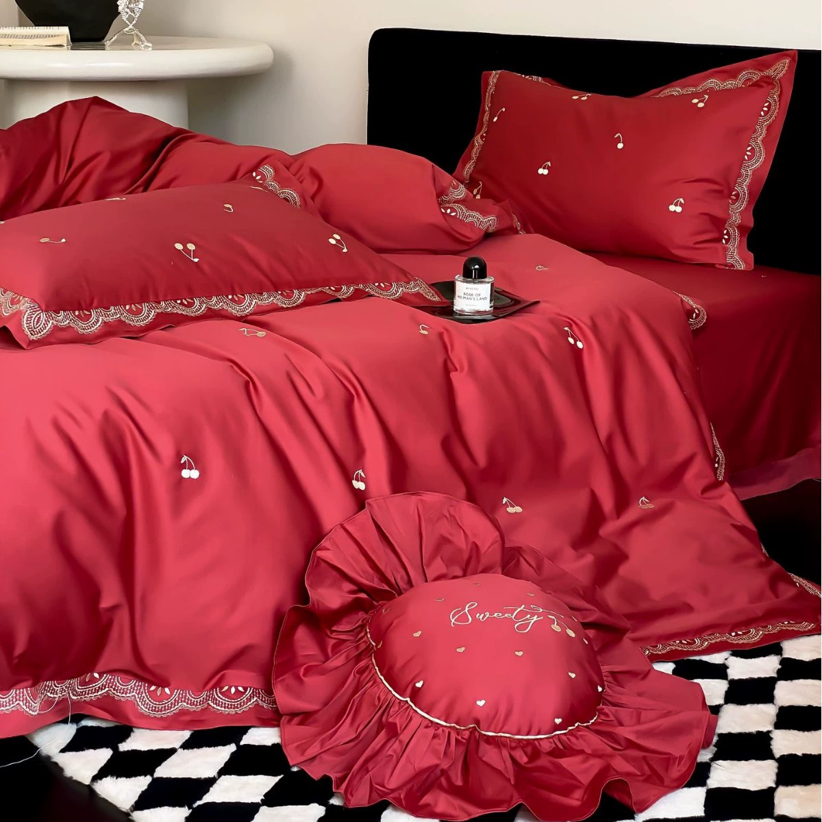 Three dimensional red festive set, 4 piece set, with embroidery, bedding