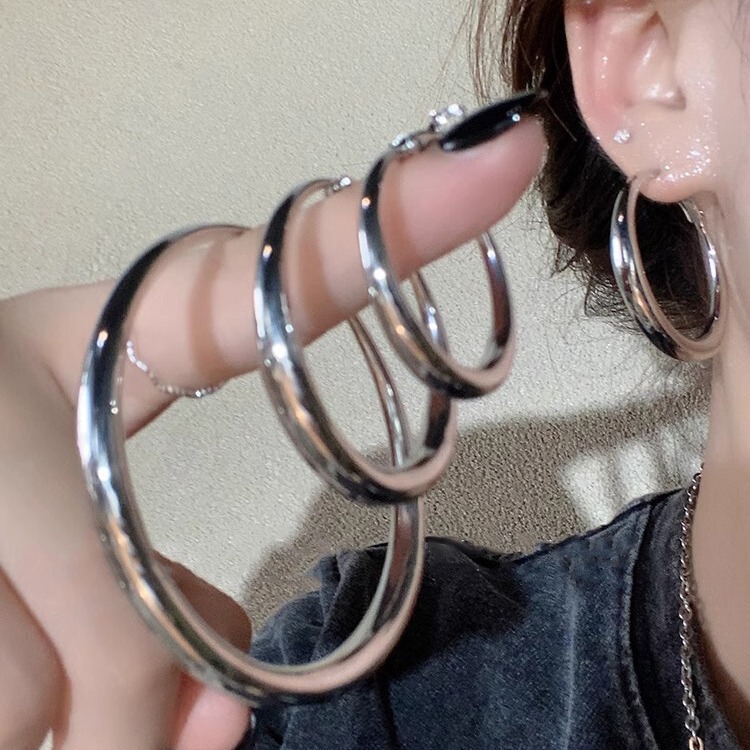 Exaggerated Big Ear Ring Earrings 2024 New Explosions Light Luxury Niche Design Advanced Sense Electroplated Sterling Silver Pin Ear Clip