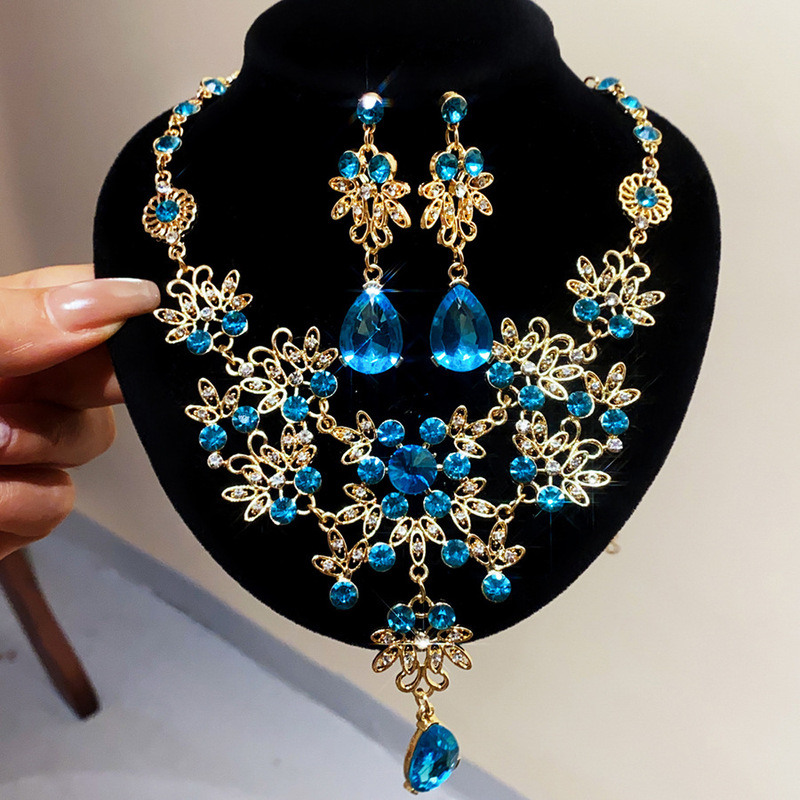 Retro-Style Blue Sparkling Diamond Flower Earrings and Necklace Set for Women, Suitable for Dresses and Wedding Gowns, Fashionable and Bold Jewelry Set
