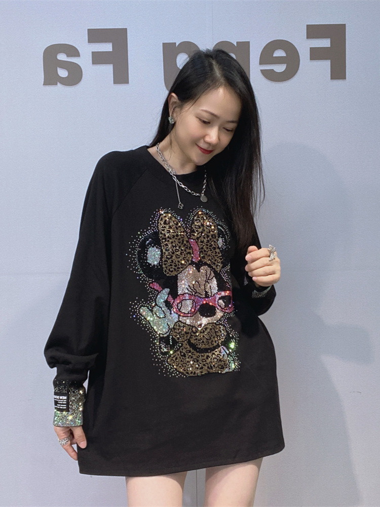 Ropa de mujer de comercio exterior Europea y estadounidense relajada con camisetas en el interior, ropa de mujer de otoño e invierno, chaqueta de manga larga y talla grande con hombros y ropa de fondo.