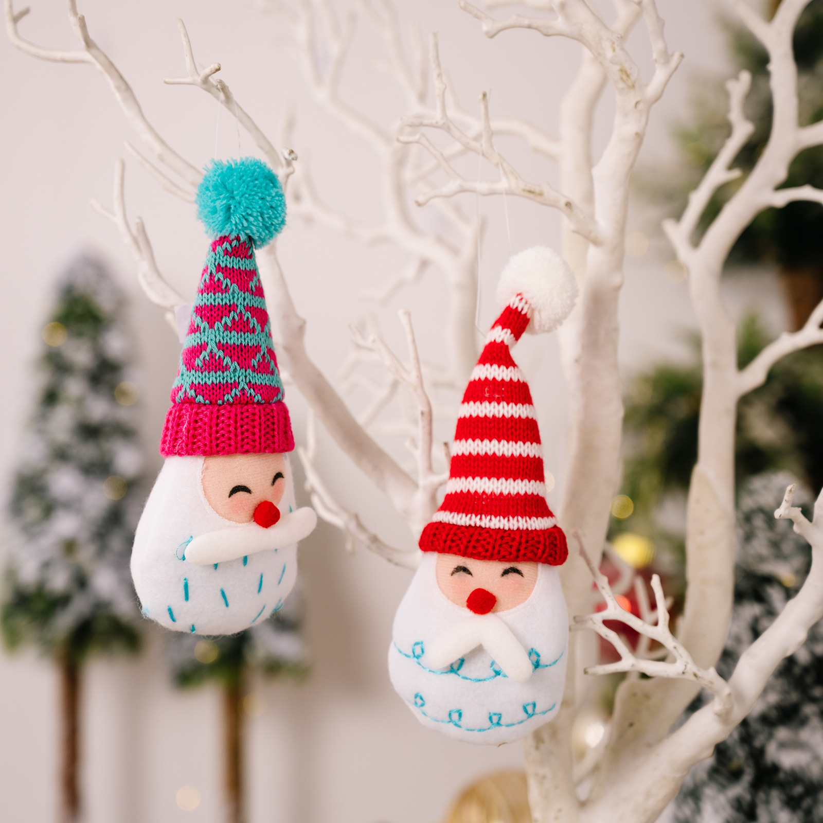 Maison & Jardin Nouvelles décorations de Noël Pendentif boule de fourrure rayée de dessin animé Pendentif chapeau pointu Pendentif tête de vieil homme Pendentif arbre de Noël_voghion.com