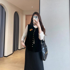 GJ920时髦叠穿中式南瓜彩扣真丝丝绒开叉黑色马甲外套女2025秋