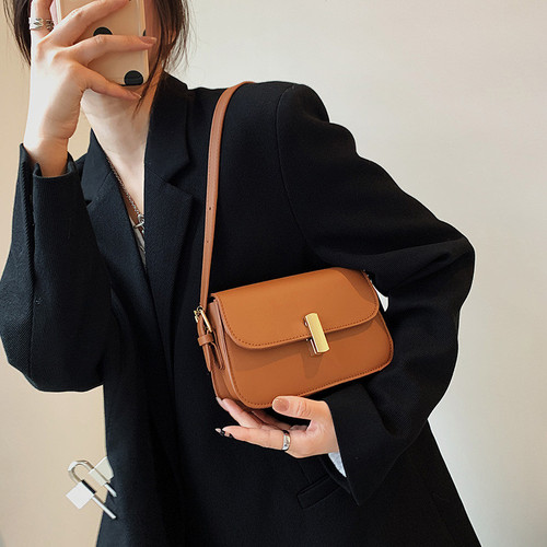 New autumn and winter retro saddle bag women's bag  new trendy fashion single shoulder armpit bag solid color simple bag for women
